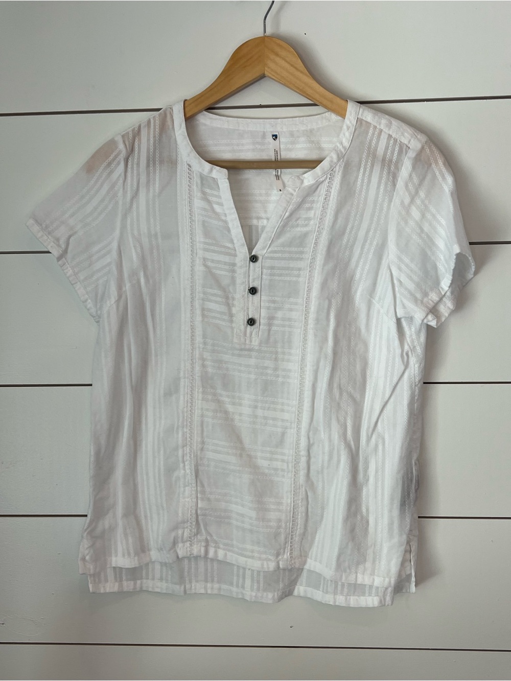 Kühl White Button Detail Short Sleeve Top